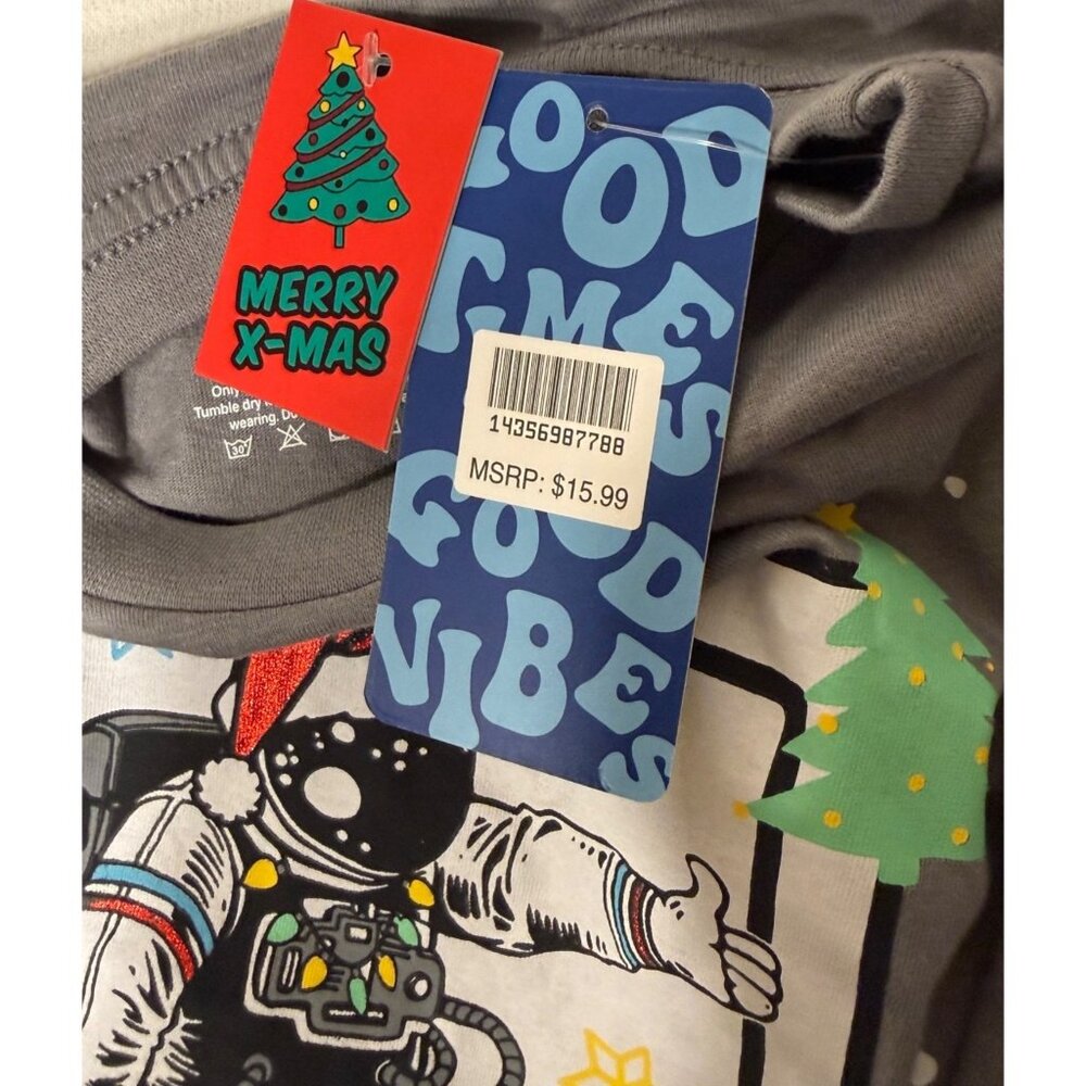 Eighty Eight Brand 14 16 NASA Christmas Astronaut Santa T-Shirt Tee Holiday NWT - Picture 8 of 14